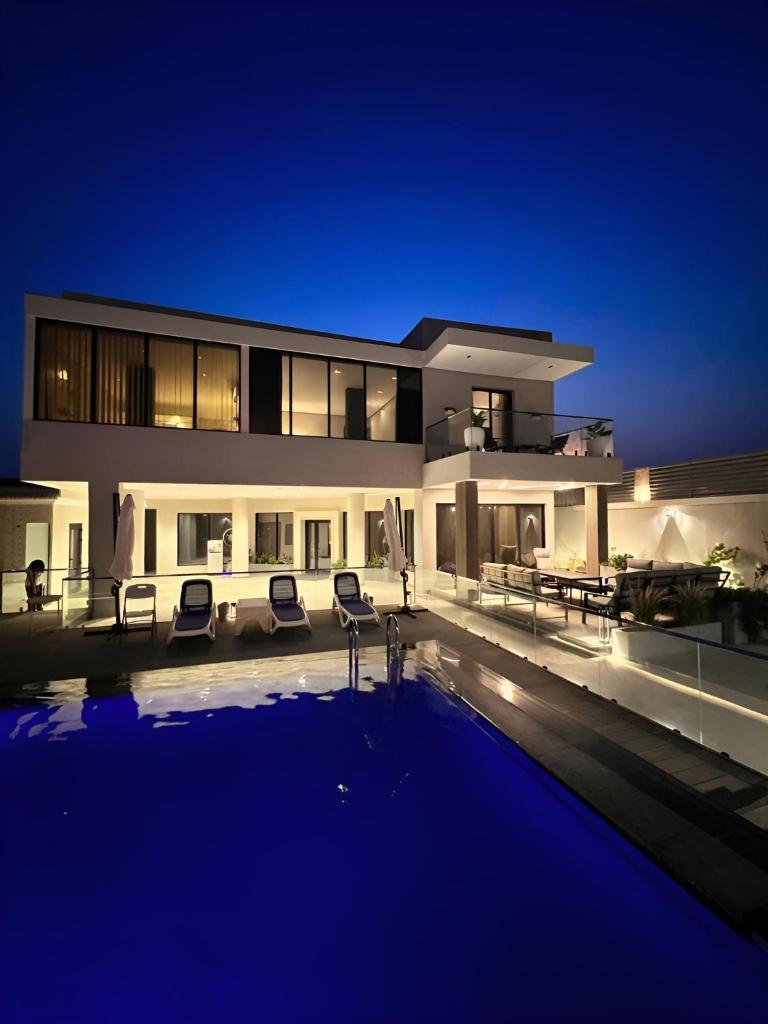 Al Qand Chalet For Families Only