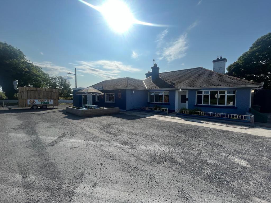 Yeats Lodge Self catering Apartment and Bar, Galway