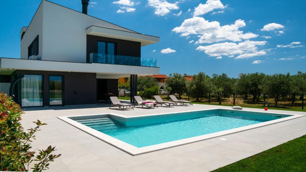 Modern and stylish villa in Vodnjan photo 2