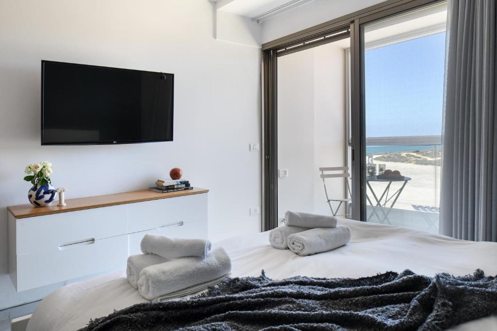 HaTsuk Beach Sea-View Studio by Sea N' Rent photo 2