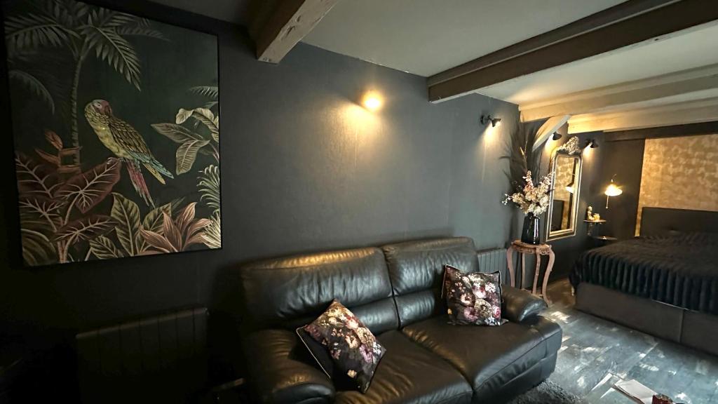 LA BLACK ROOM / Les suites romantiques à Honfleur centre historique photo 3