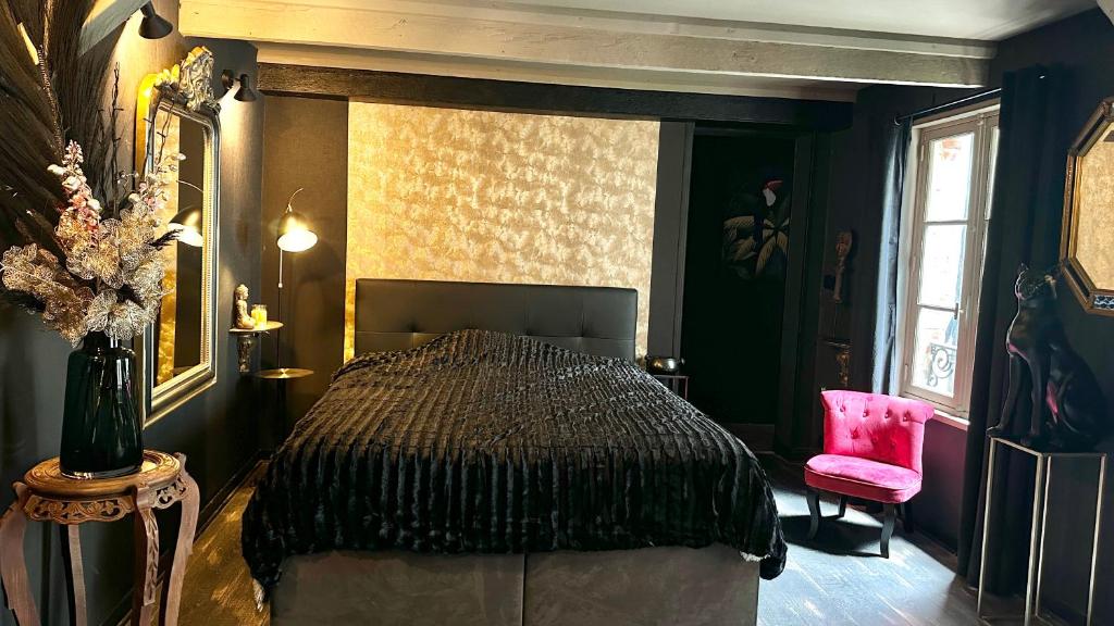 LA BLACK ROOM / Les suites romantiques à Honfleur centre historique photo 2