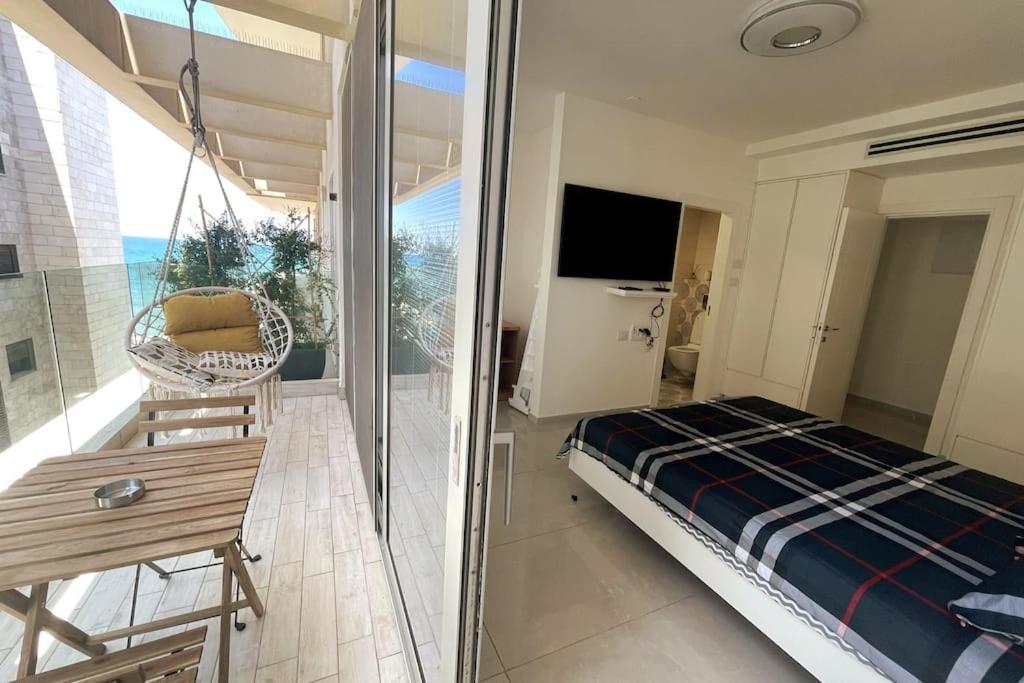 luxury boutique apartment 2BR With balcony on the sea