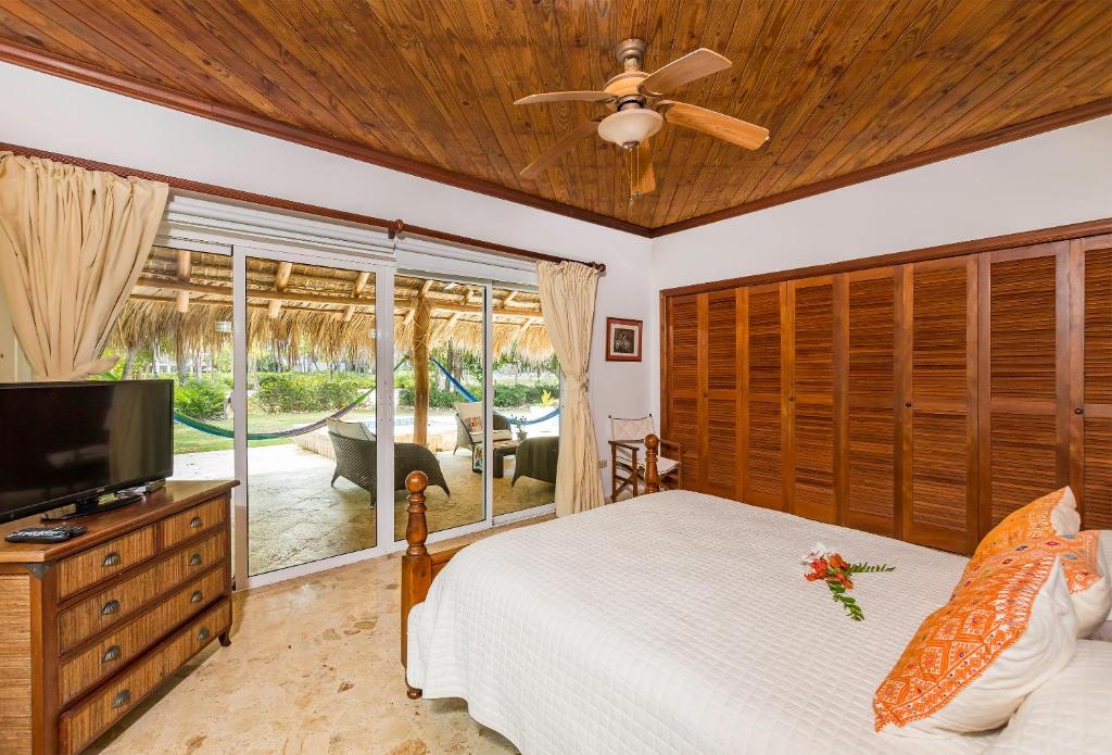 A Golf Lover's Dream Villa with 4 Bedrooms, Pool, Jacuzzi, and Maid photo 3