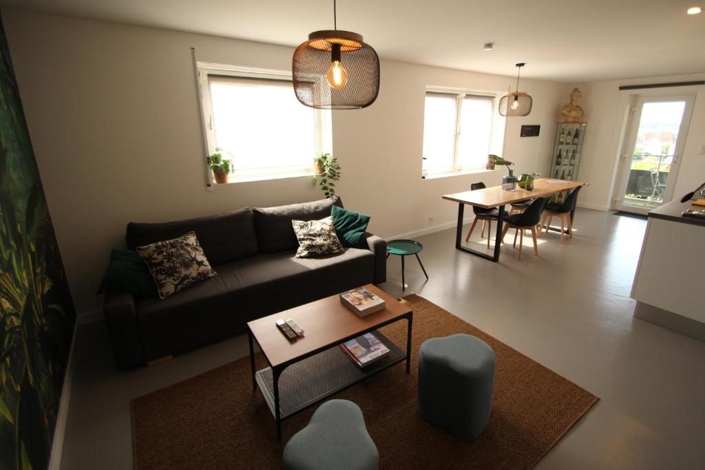Bienvenue chez DaLo, jacuzzi, art et modernité photo 4