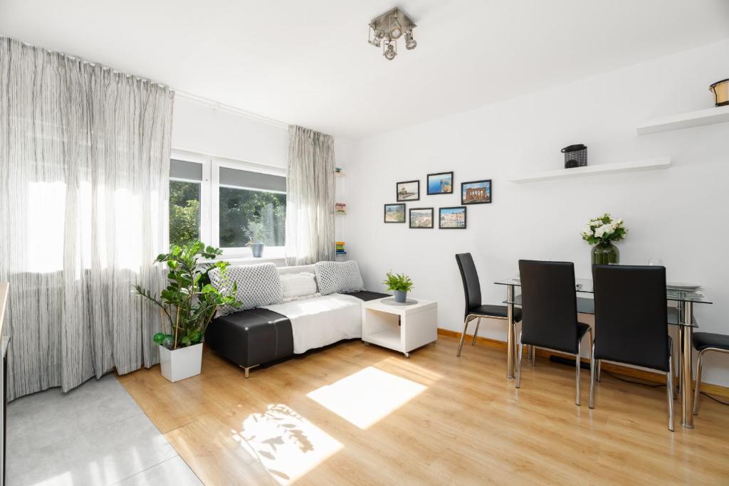 Nature & Green Apartment Poznan by Renters