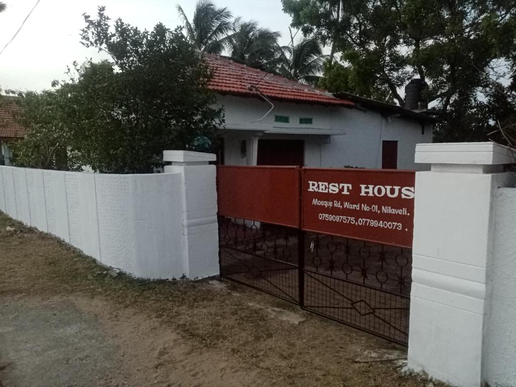 Rest house nilaveli photo 1