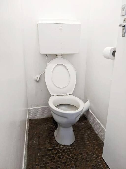 {Promo!} Next to Train Station, FREE WIFI! photo 2