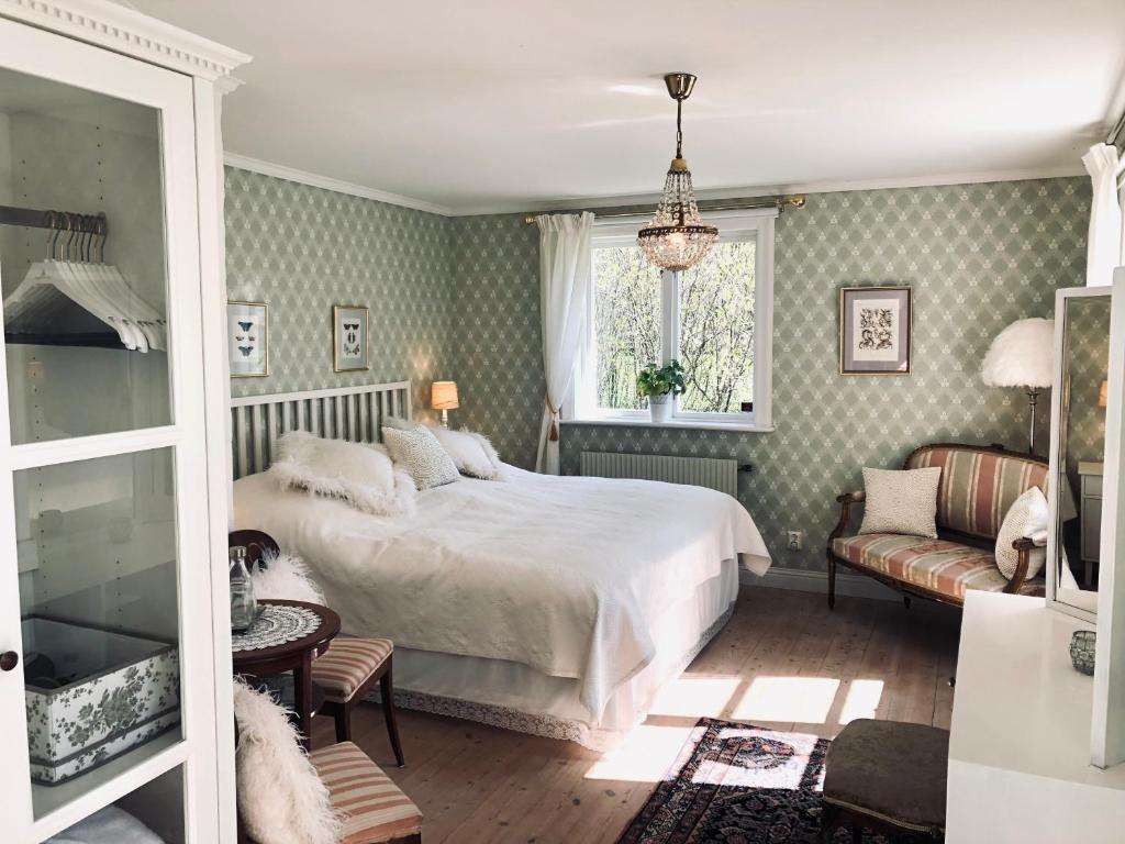 Engsholms Slott - Adults Only - Tap to explore photos