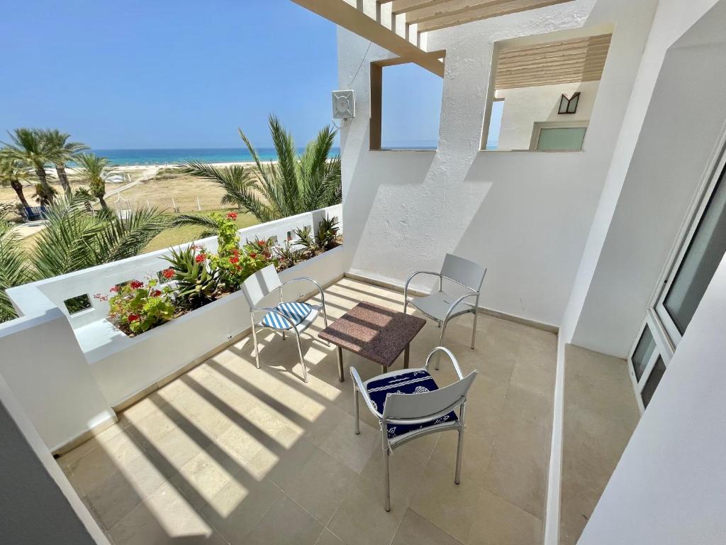 Beachfront Apartment - Andalucia photo 4