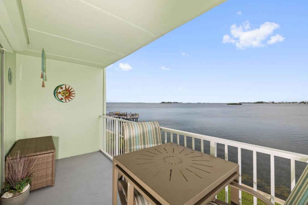 Stunning 2nd Story Views photo 1
