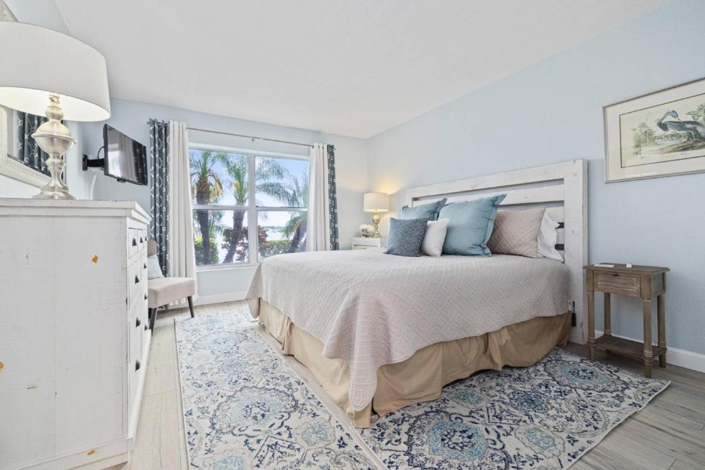 Stunning 1st Floor Views photo 2