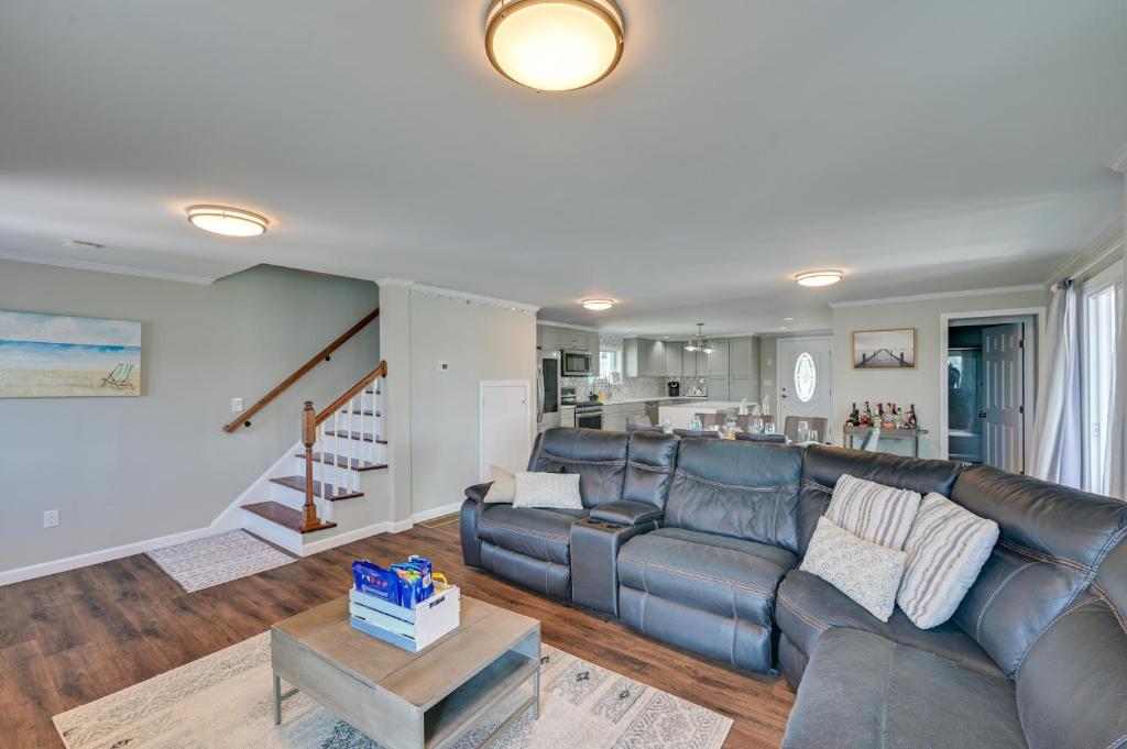 Weymouth Waterfront Getaway with Hot Tub and Pool! photo 3
