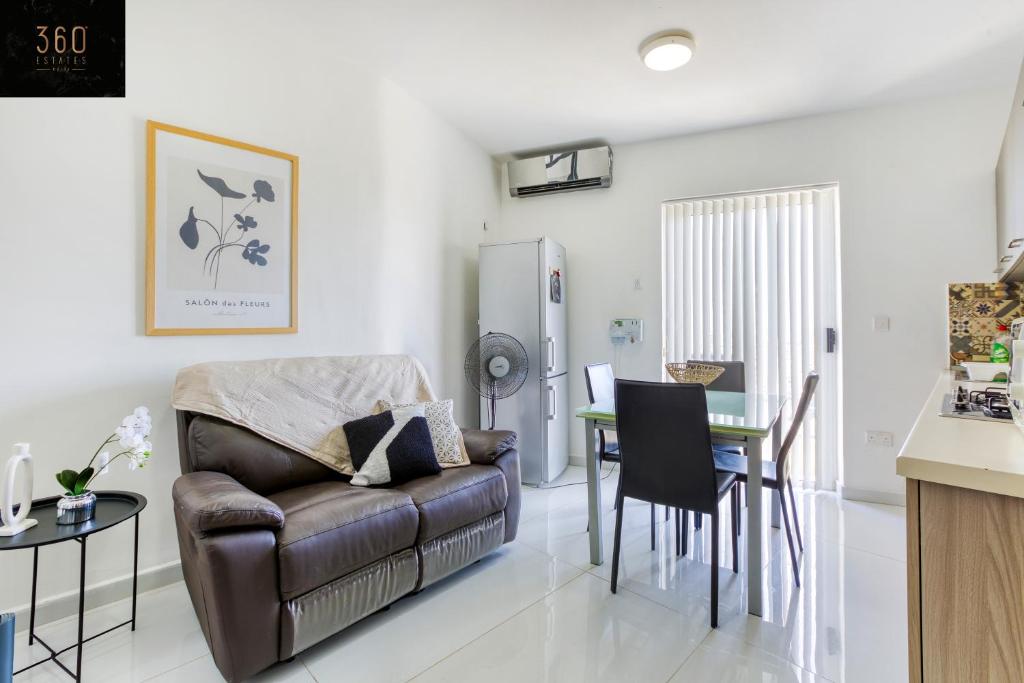 Spacious, 1BR duplex off UNI/Hospital with WIFI by 360 Estates photo 4
