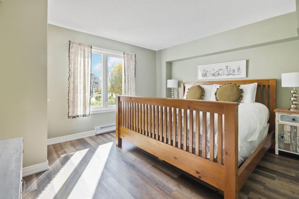 3BR Bright Mountain View Condo at Blue on Monterra photo 3