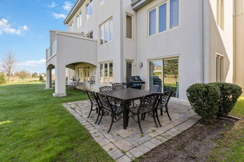 3BR Bright Mountain View Condo at Blue on Monterra photo 4