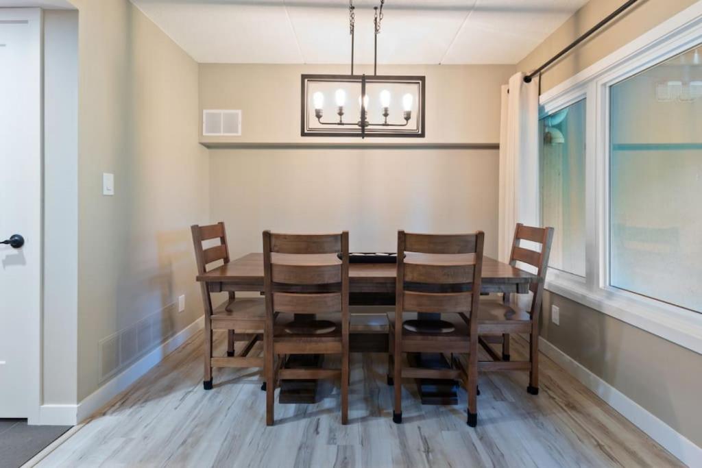 4 Bedrm Blue Mtn Condo w Sauna on Golf Course photo 2