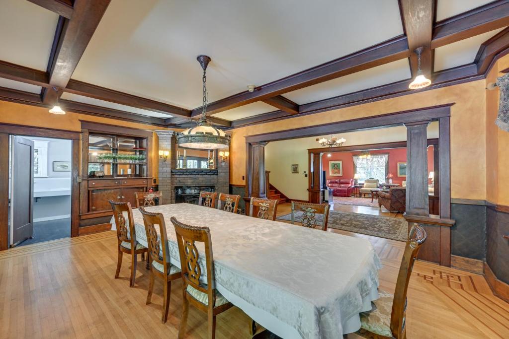 Historic Auburn House on 37 Acres with Private Lake! photo 3