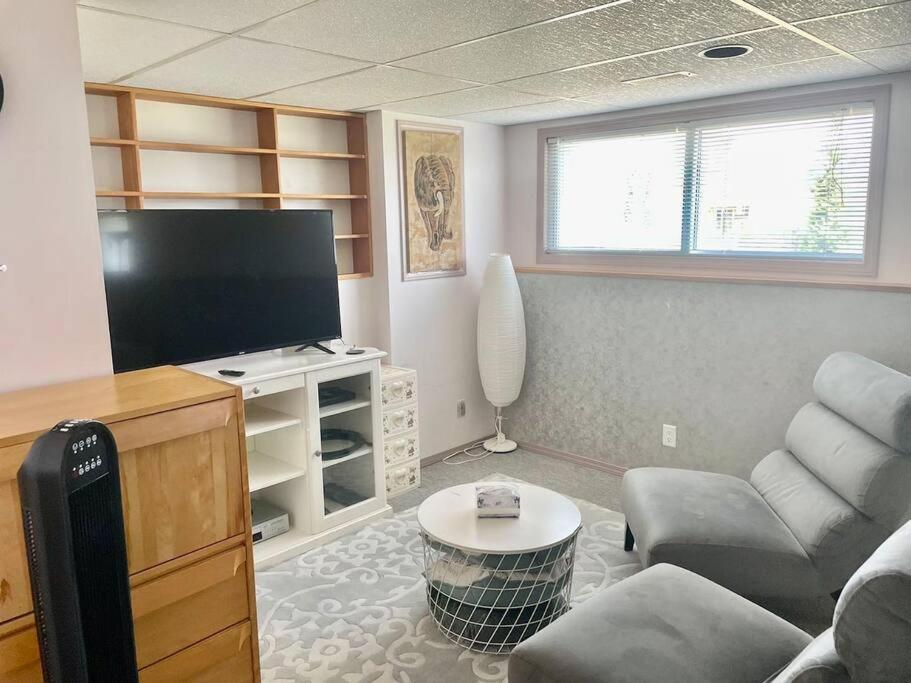 2 BD Suite & Separate Entrance West Kelowna