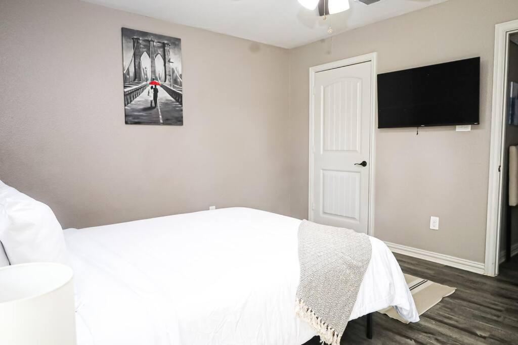 Comfy Two-Bedroom Apartment in Arlington photo 1