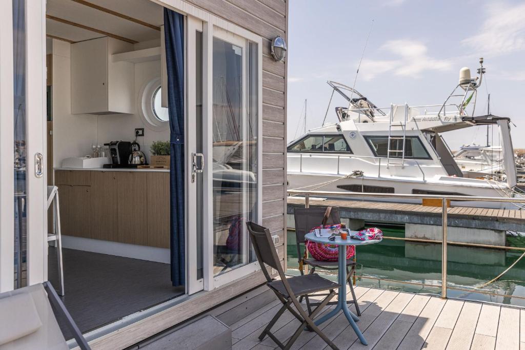 Marina del Gargano Houseboat photo 4