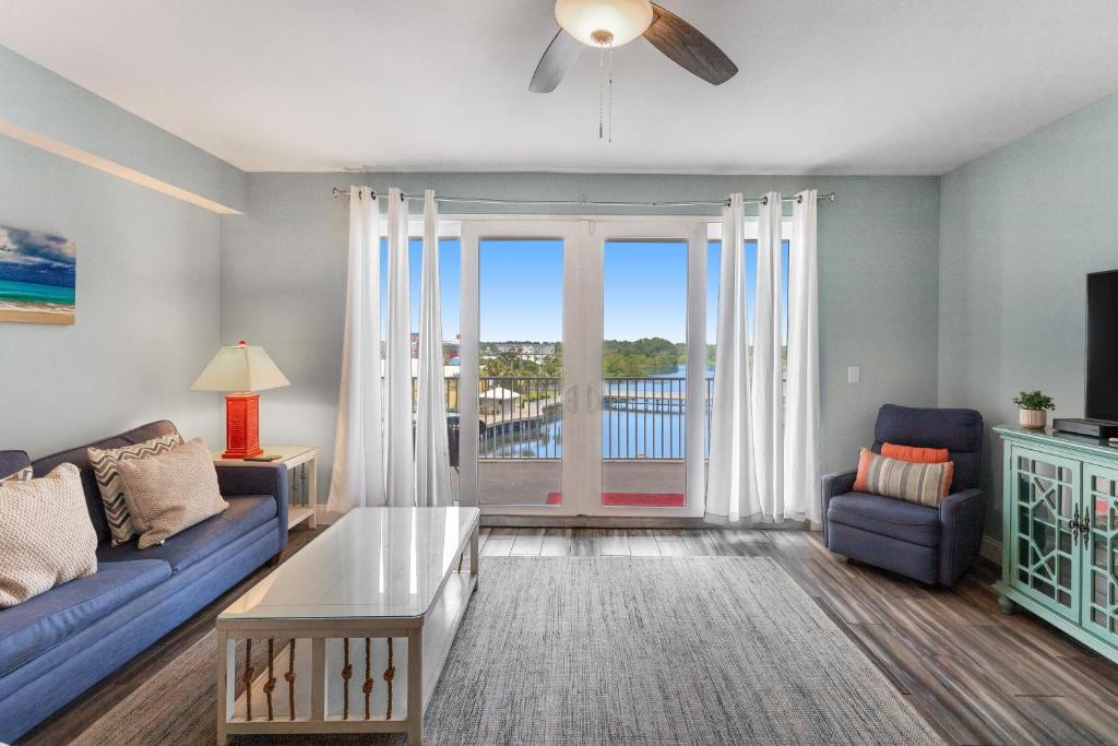 Laketown Wharf 335! 1 BD, 2 Bathroom with Amazing Amenities image