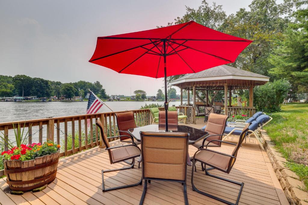 Serene Waterfront Monticello House with Fire Pit! photo 1