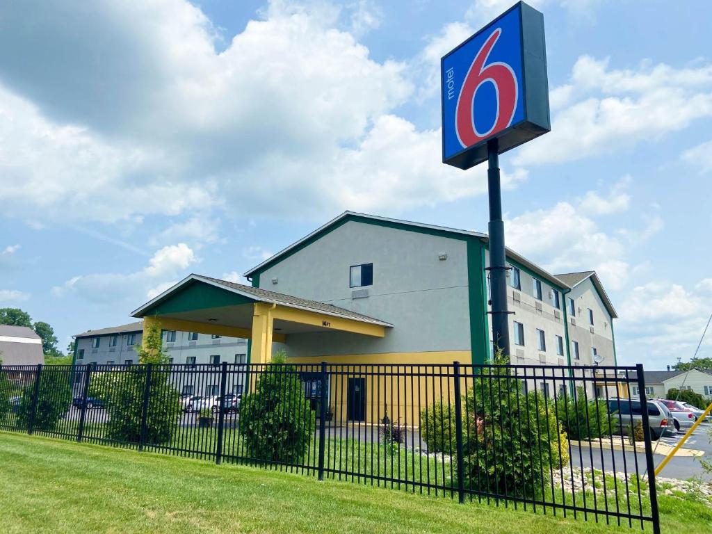 Motel 6 Lancaster, PA image