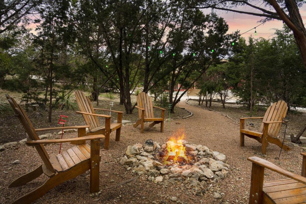 Canyon Lake Retreat with Hot Tub, Fire Pit and Grill! photo 2