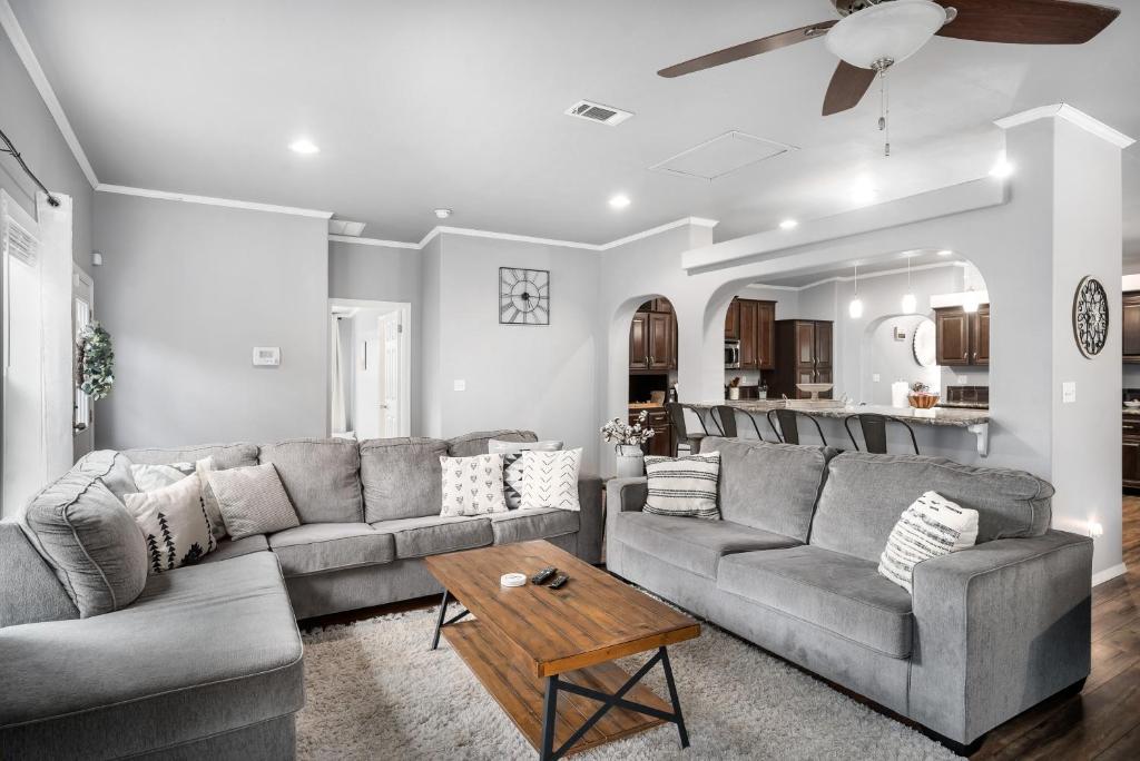 Canyon Lake Retreat with Hot Tub, Fire Pit and Grill! photo 4