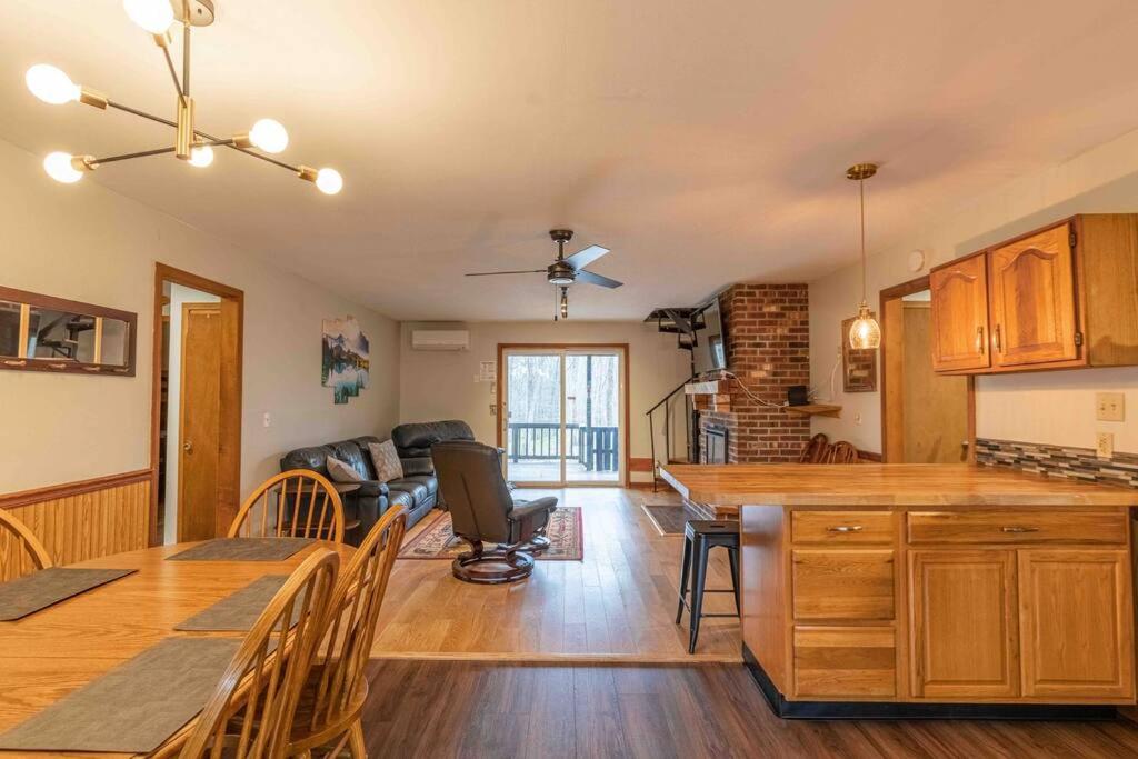Pocono Chalet - Hot Tub - Game Room photo 1