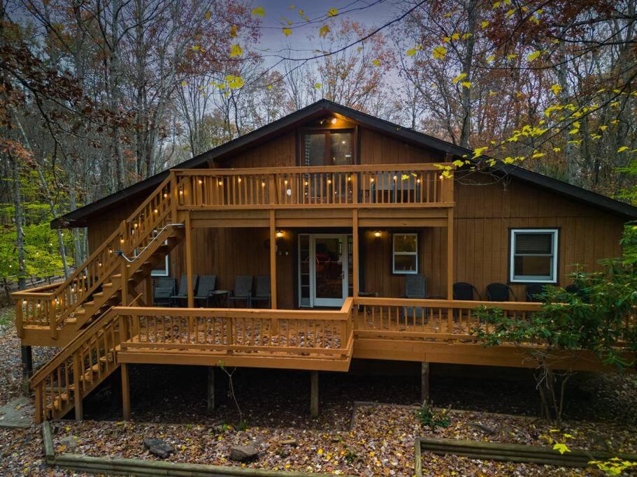Pocono Chalet - Hot Tub - Game Room photo 2