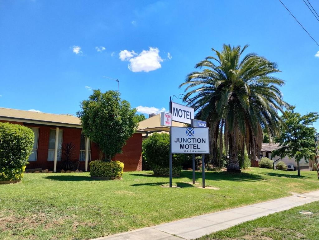 Junction Motel Wagga - Tap to explore photos