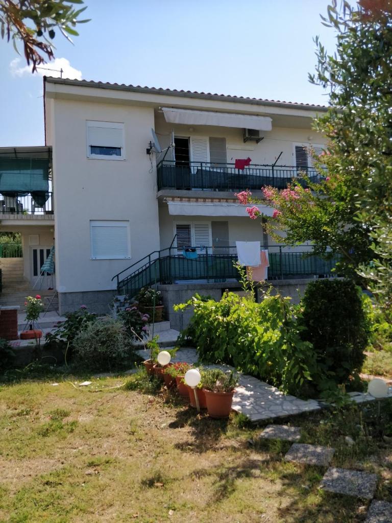 Apartments by the sea Banjol, Rab - 4965 photo 1