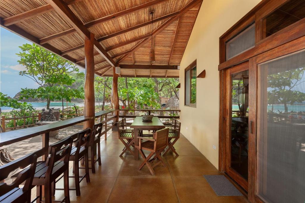 Casa Yosi, Beach Front Piece of Heaven photo 4