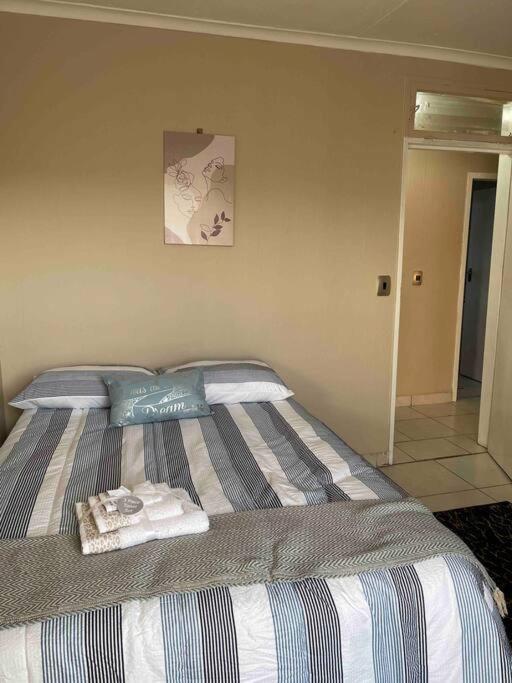 Home in Suideoord, Jhb south photo 3