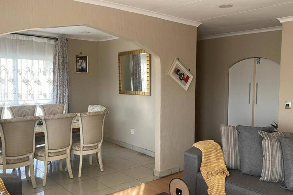 Home in Suideoord, Jhb south photo 4