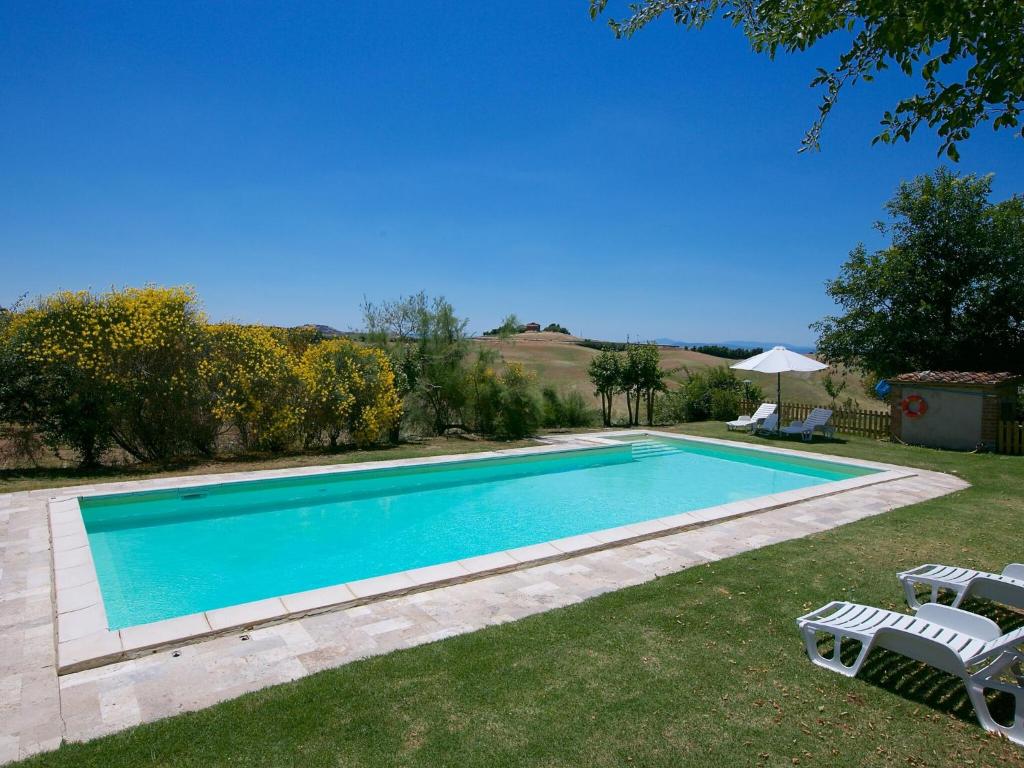 Lovely farmhouse in Tuscany with panoramic view photo 1