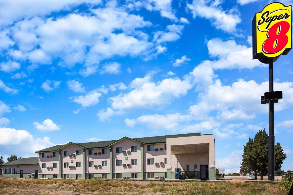 Super 8 by Wyndham Pueblo image