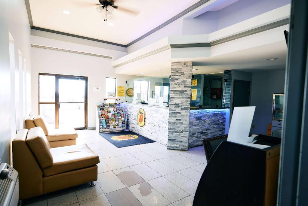 Super 8 by Wyndham Pueblo photo 4