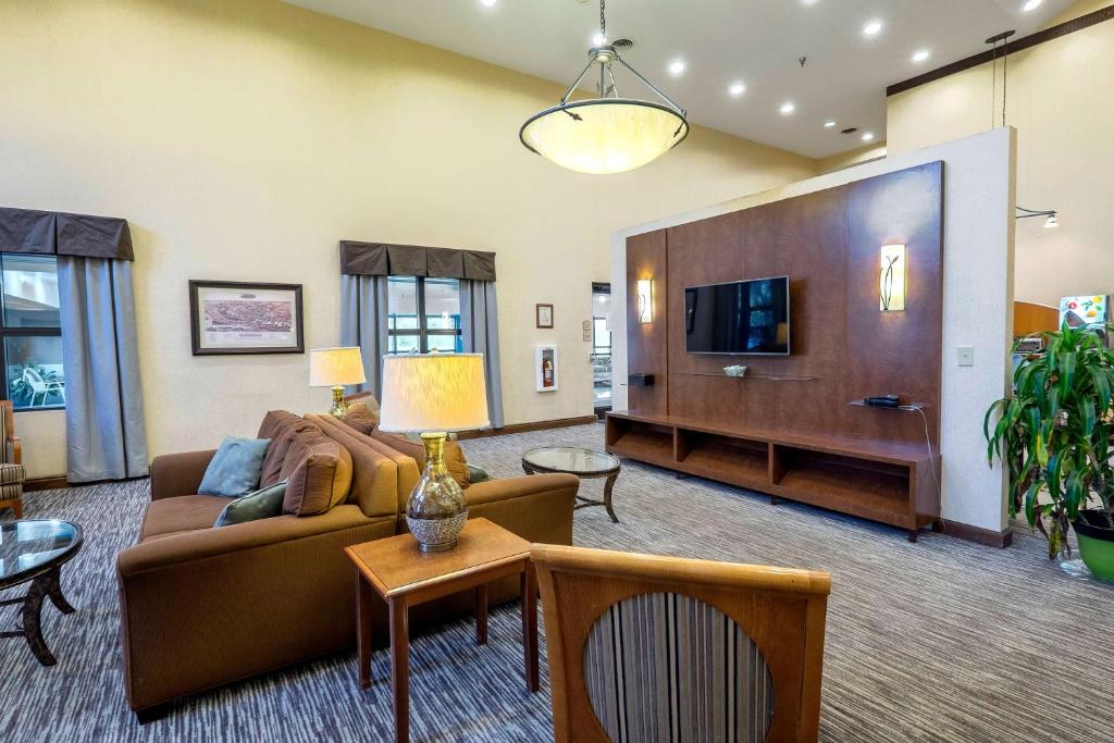 Wingate by Wyndham Waynesboro photo 1