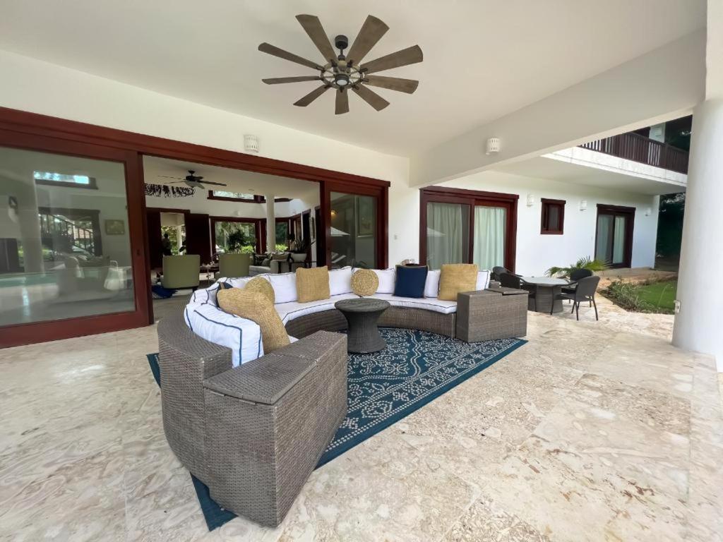 Spacious 6-Bedroom Villa with Pool, Jacuzzi, BBQ, and Resort Amenities in Casa de Campo photo 4