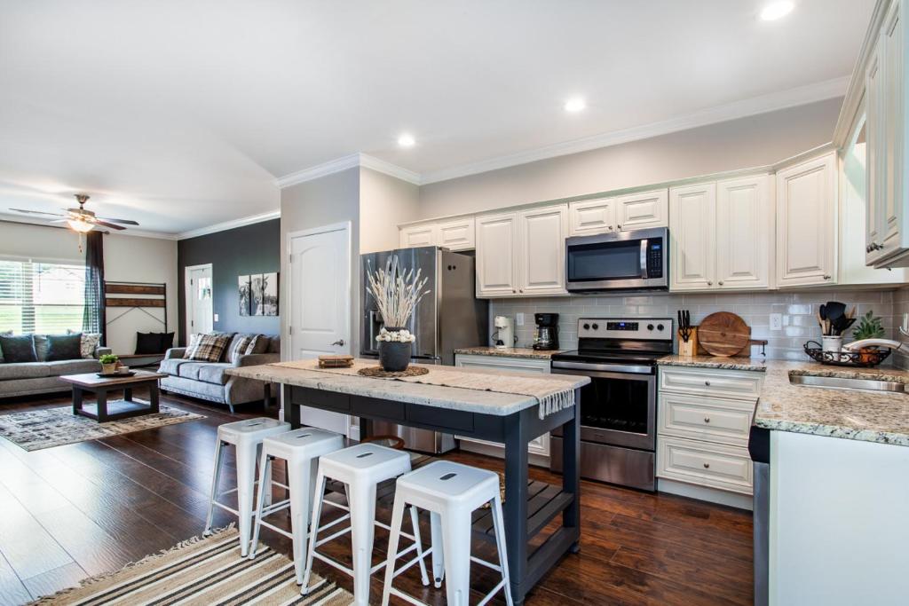 Elegant End Condo Fireplace Community Amenities photo 3
