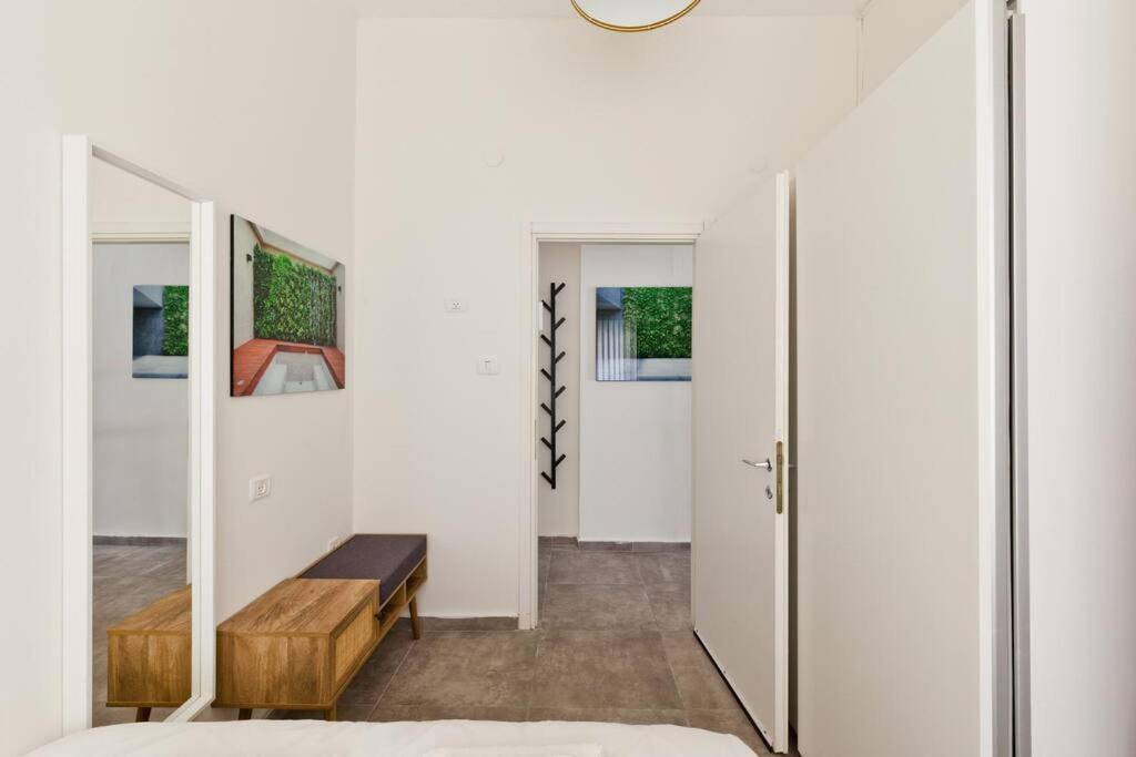 Designed 2BR apartment over Dizengoff square - Panoramic View photo 4