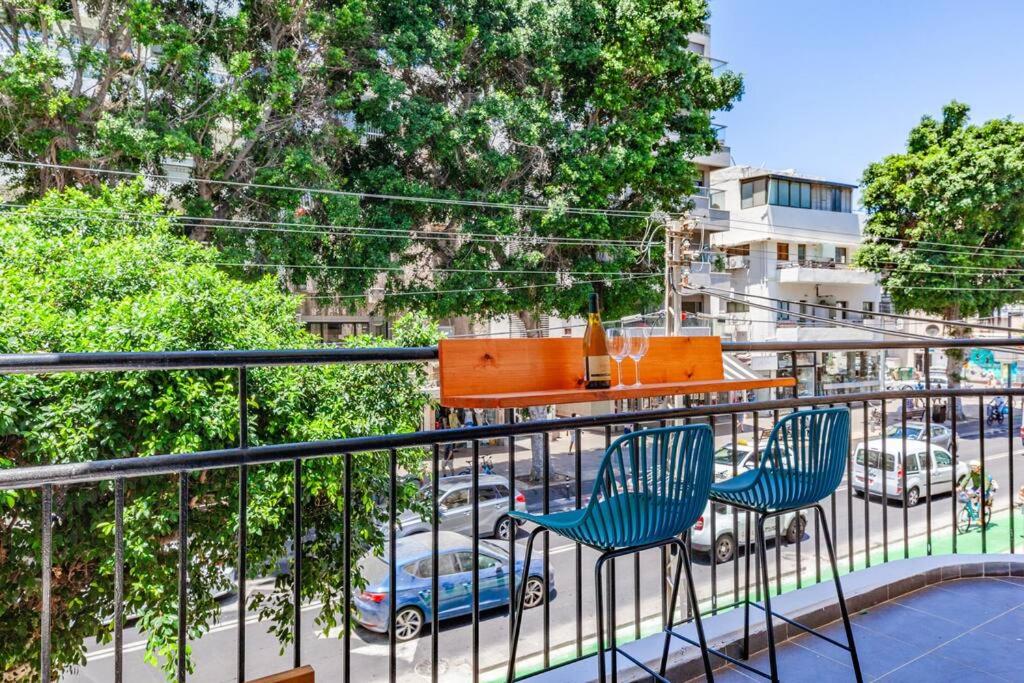 Designed 2BR apartment over Dizengoff square - Panoramic View photo 2