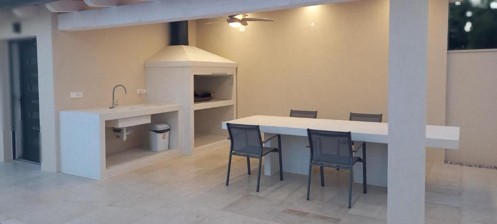 Villa Salvore - new luxury house, heated pool, near beaches, playroom - Istria photo 2