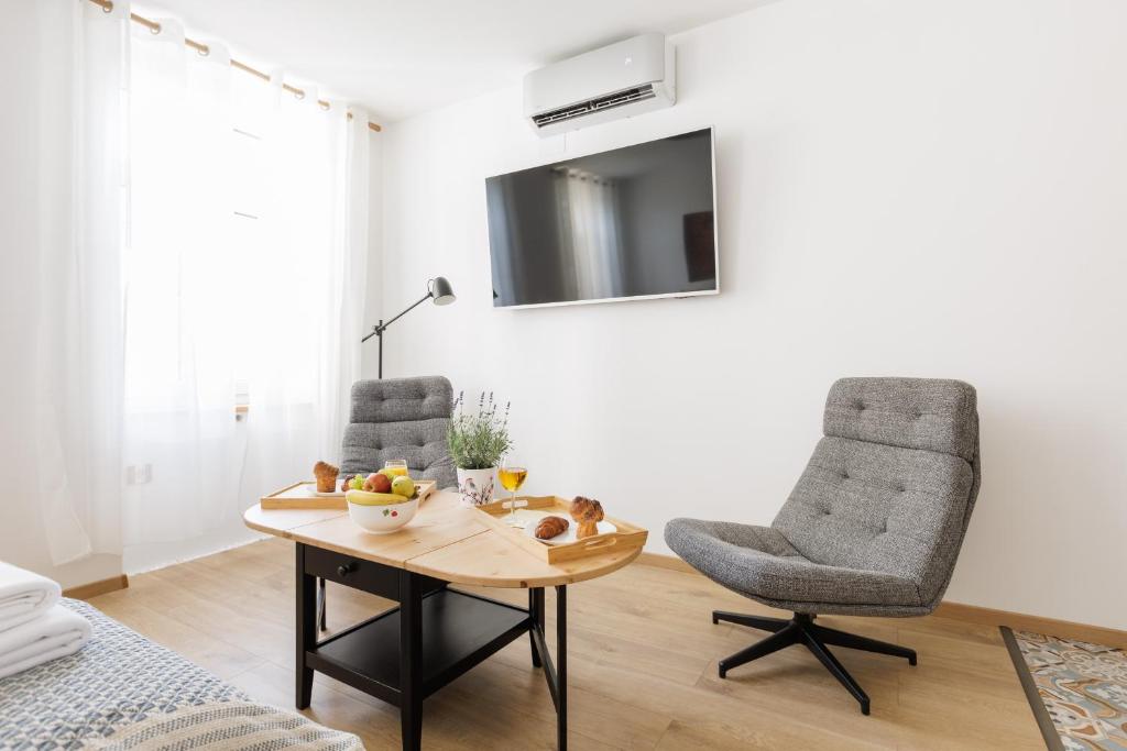 Cozy&Quiet, free parking, 10min to main square - Tap to explore photos