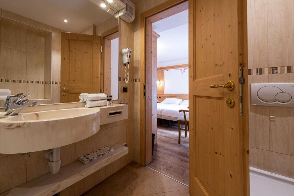 Hotel Cristina photo 2