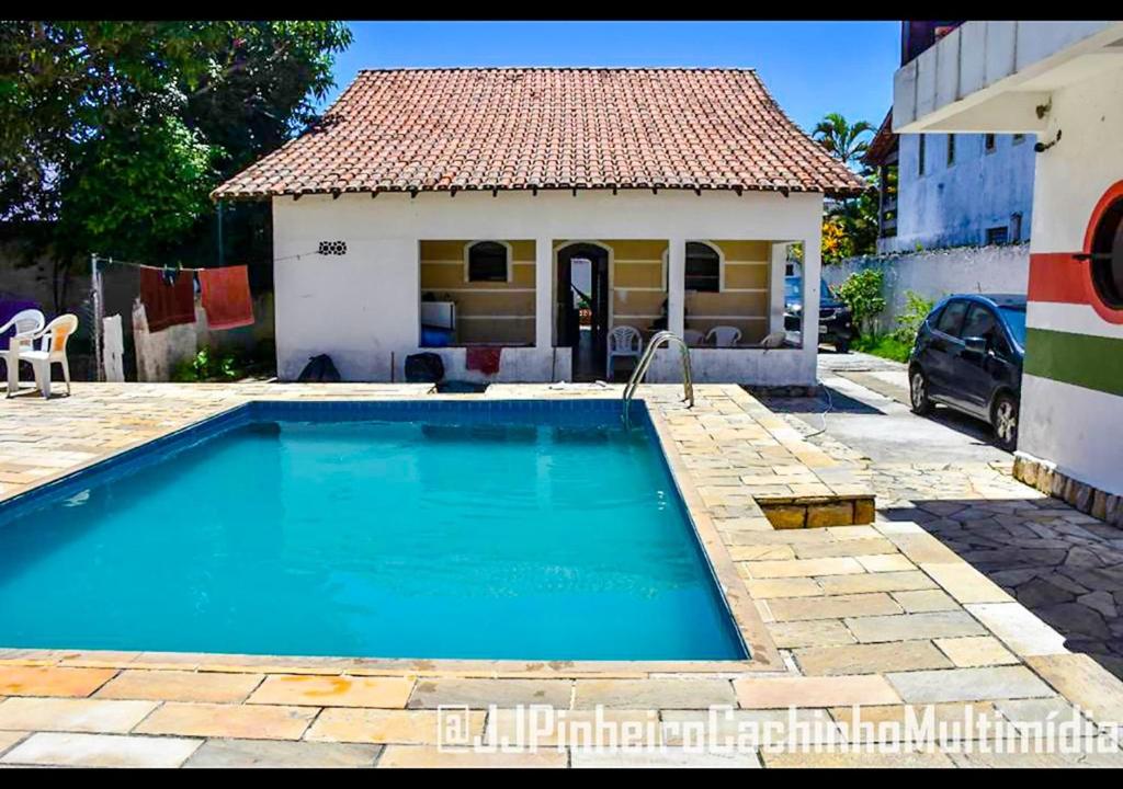 CASA 7 qts sendo 4 suites, Piscina Churrasqueira 200 m praia Anjos