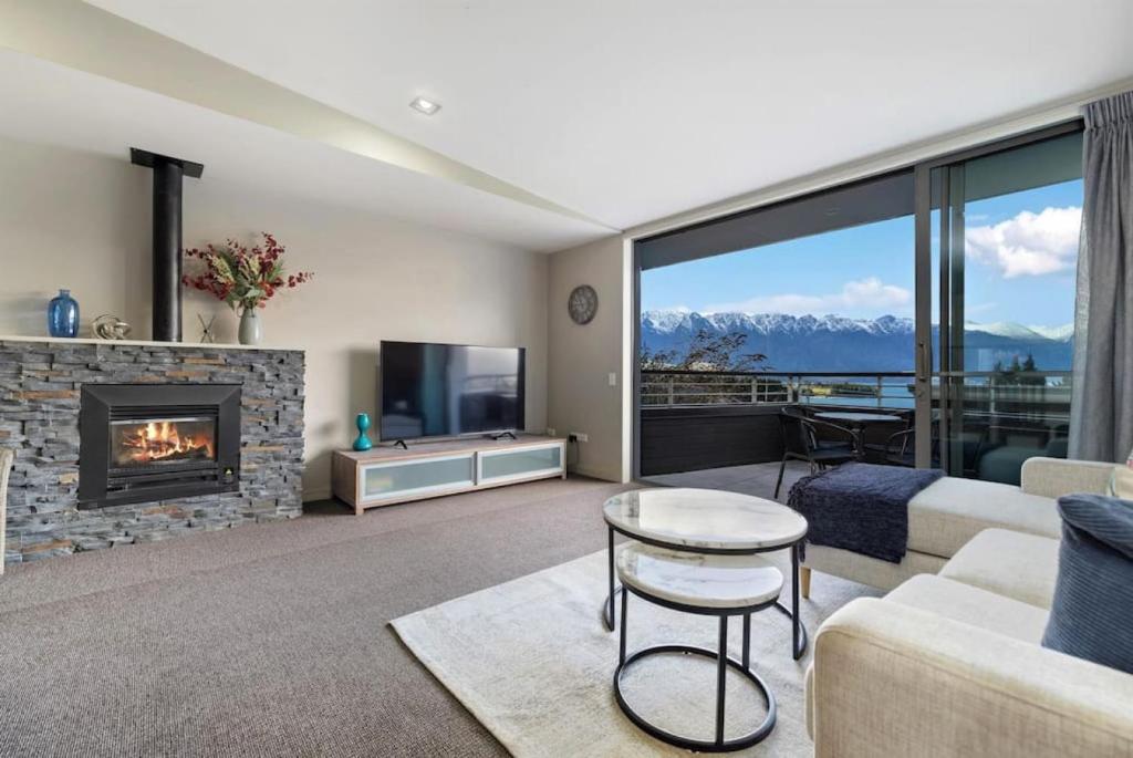 Manaaki Views - Lake and Mountain Views - Walk to CBD